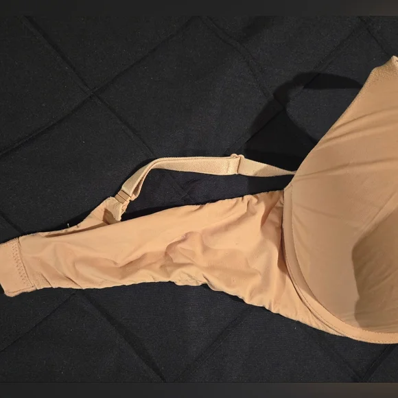 Victoria's Secret Nude Bra - Picture 3 of 10